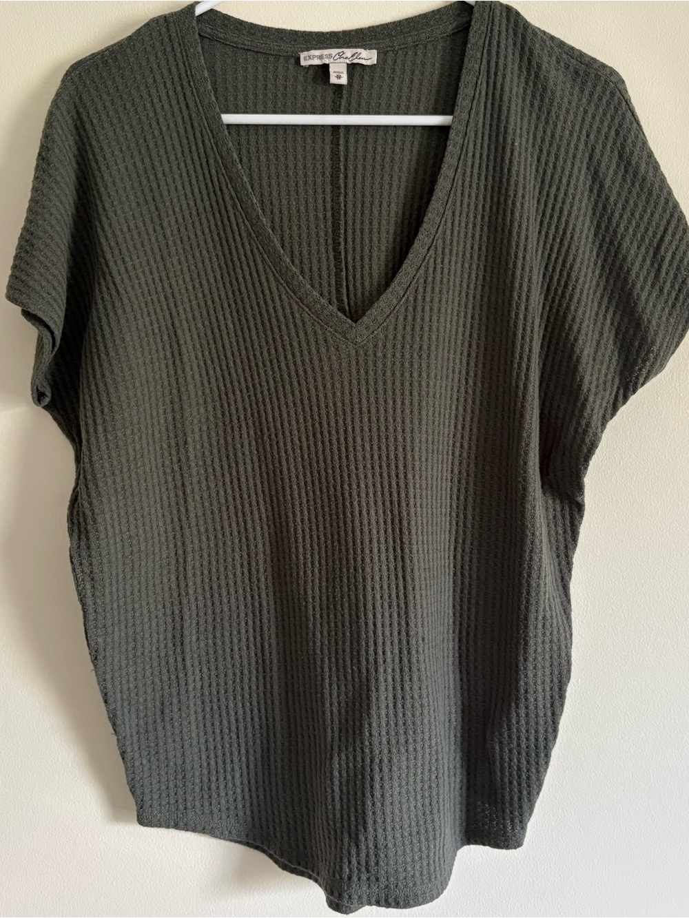 Express One Eleven Women’s Olive Green V Neck Waffle Knit T Shirt Size XS
